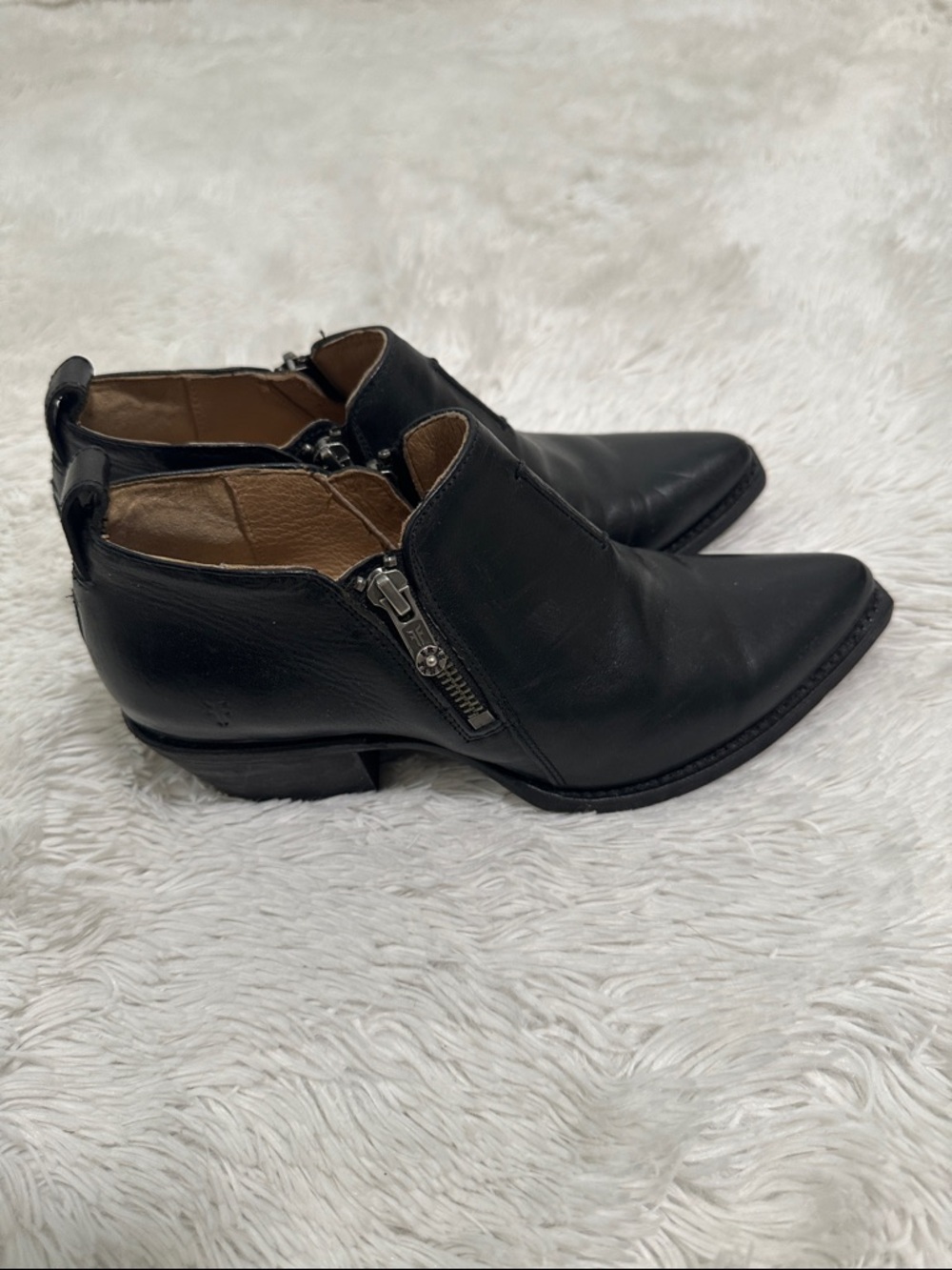 🐬 Frye Genuine Leather Bootie - Picture 2 of 7